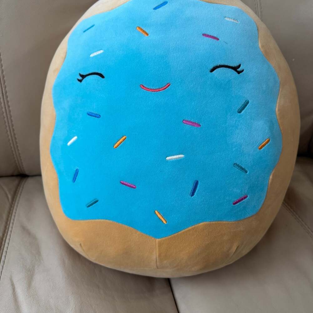 SQUISHMALLOW 16" PASTRY Erissa